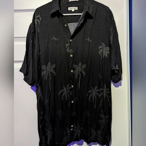 Pierre Cardin short sleeve button up.‎ Men's Large